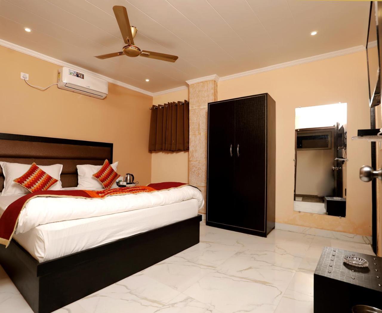 The Park Presidency Hotel بريلي المظهر الخارجي الصورة