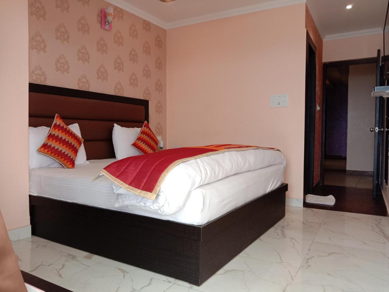 The Park Presidency Hotel بريلي المظهر الخارجي الصورة