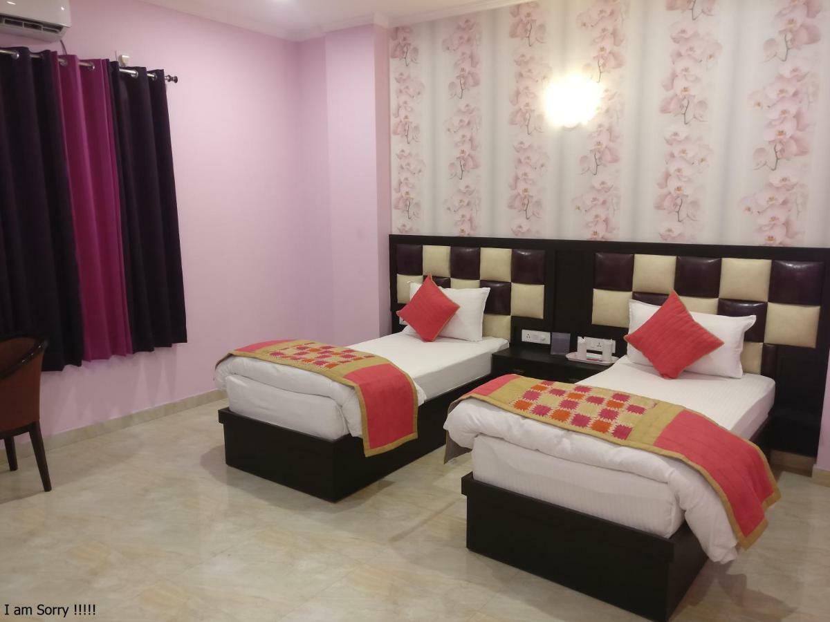 The Park Presidency Hotel بريلي المظهر الخارجي الصورة