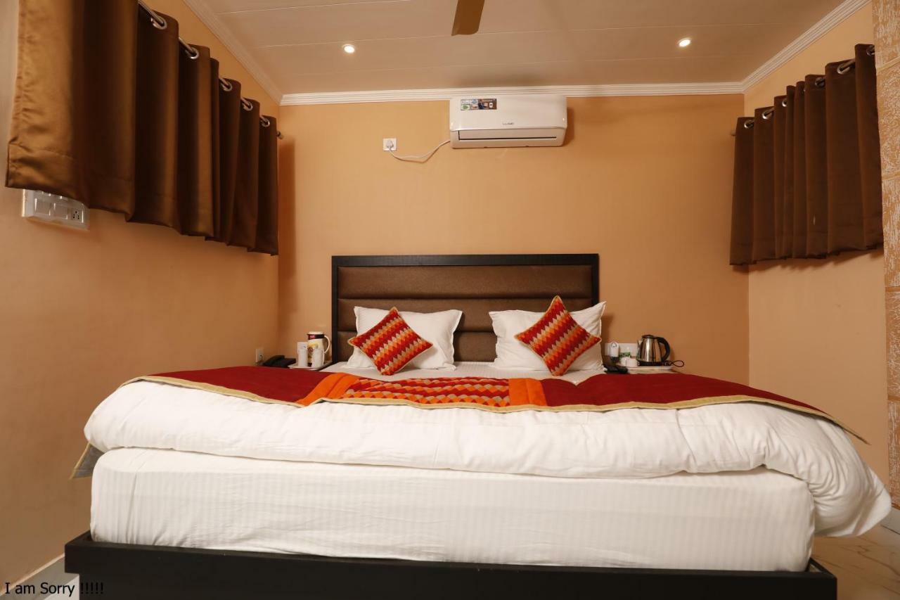 The Park Presidency Hotel بريلي المظهر الخارجي الصورة